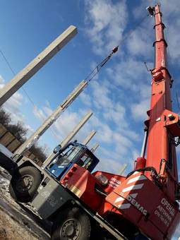 Автокран DEMAG AC-40 City на стройке