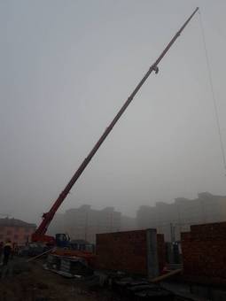 Автокран DEMAG AC-40 City на стройке